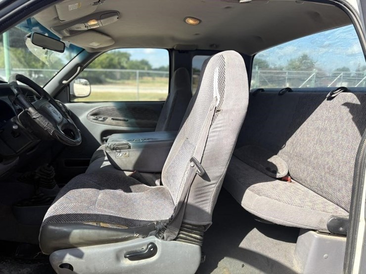 2001-dodge-2500-image-13