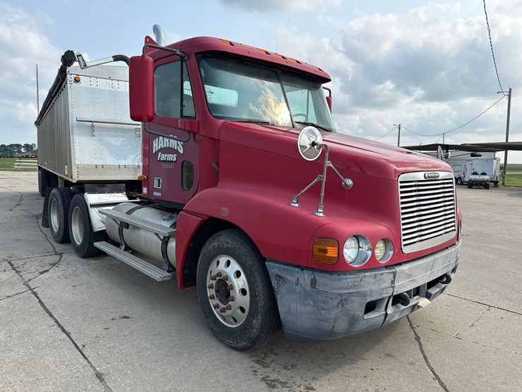 1999-freightliner-columbia-semi-truck-image-2