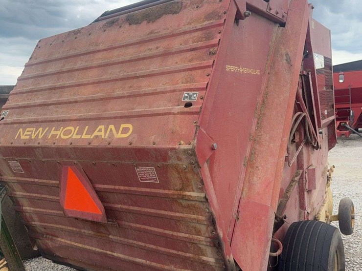 new-holland-851-image-3