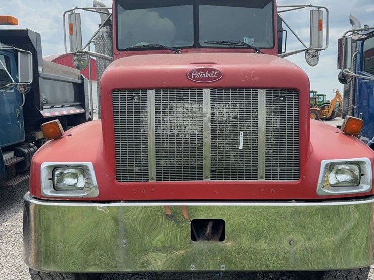 2002-peterbilt-330-image-2