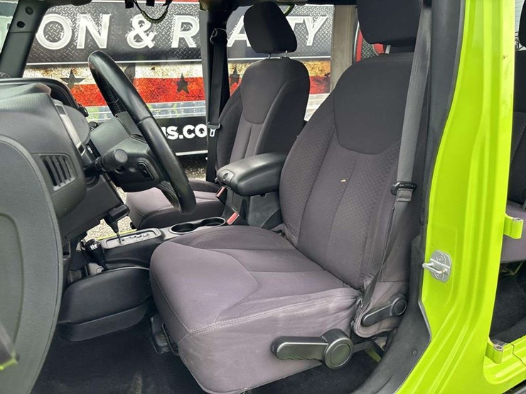 2013-jeep-wrangler-image-12