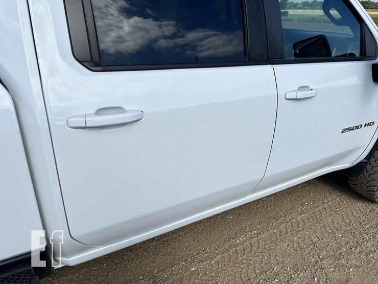 2021-chevrolet-silverado-2500hd-lt-image-12