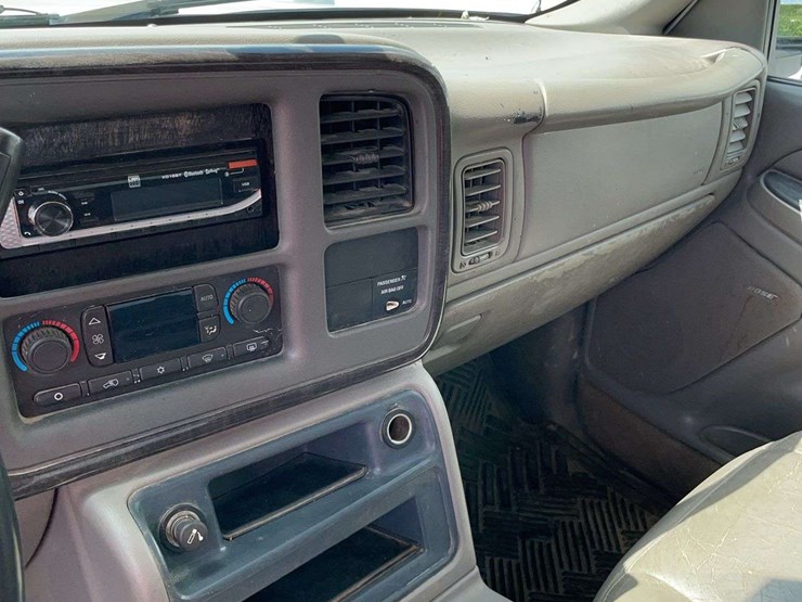 2004-gmc-1500-image-10