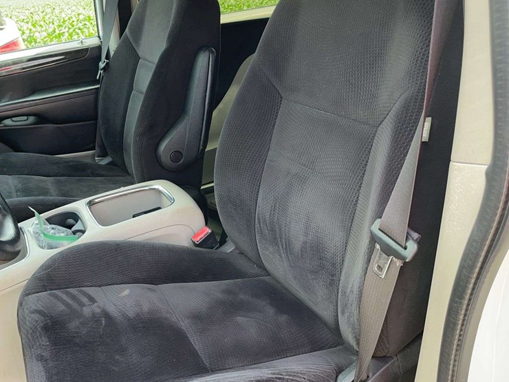 2014-dodge-grand-caravan-image-8