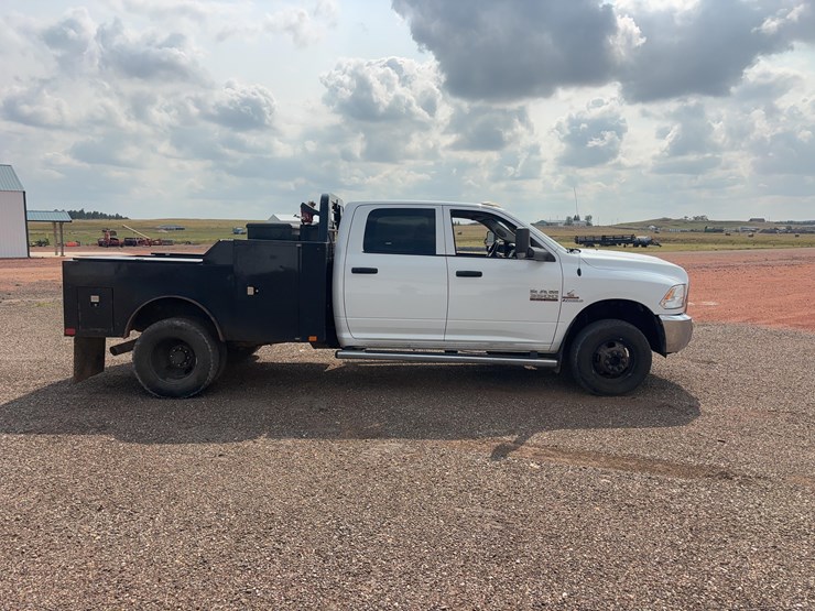 2016-dodge-3500-image-4