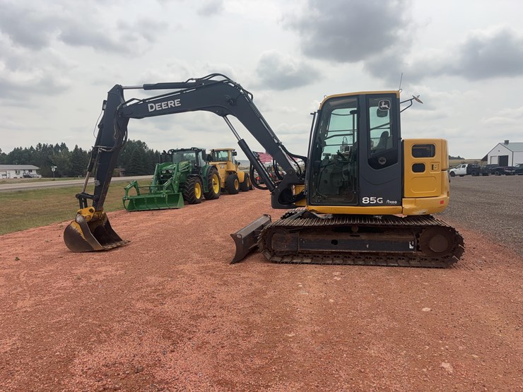 2017-deere-85g-image-8