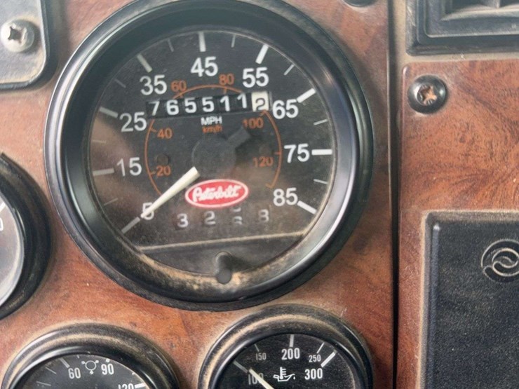2002-peterbilt-330-image-20