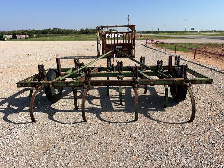 john-deere-100-image-5