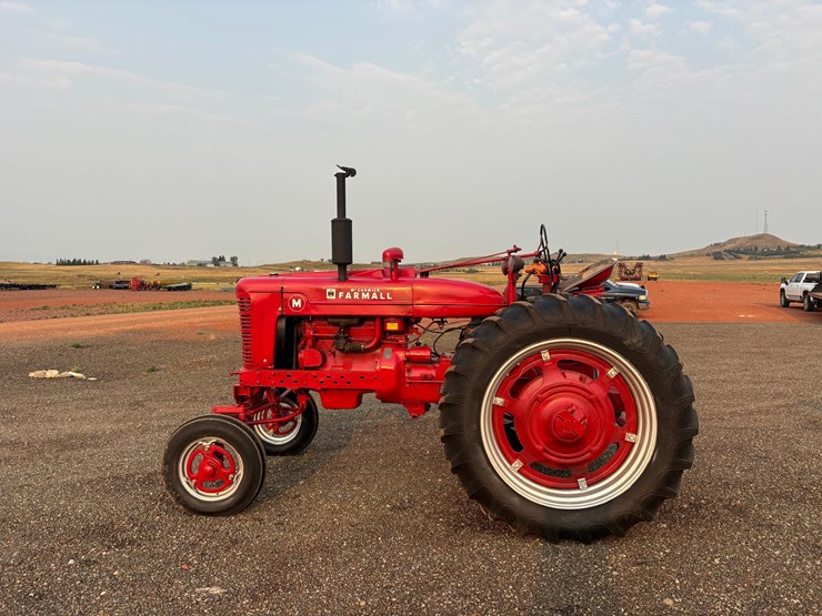 farmall-m-tractor-image-8