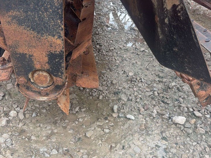 25ft-reel-disk,-levelly-bar,-5-bar-harrow,-single-rolling-basket,-tandem-axle,-19"-disc-blade-and-beater-bar.-image-10