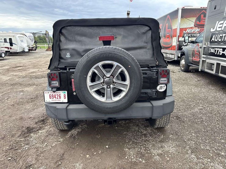 2012-jeep-wrangler-image-3