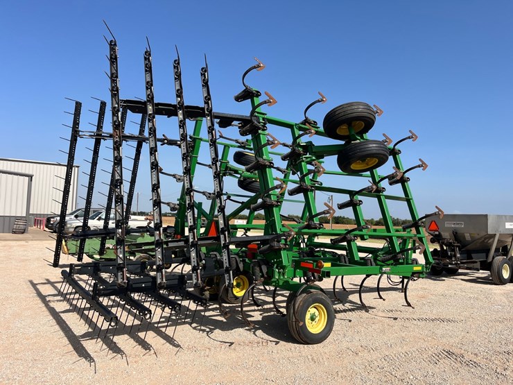 2013-john-deere-2210-image-8
