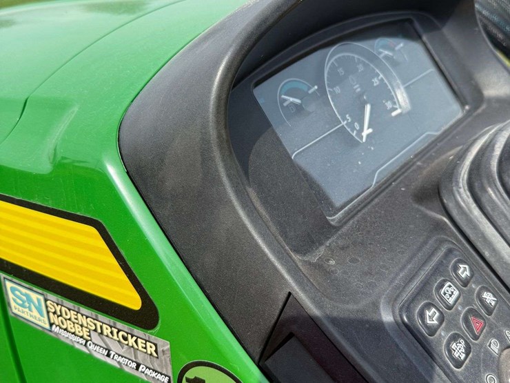 2021-john-deere-2038r-image-12