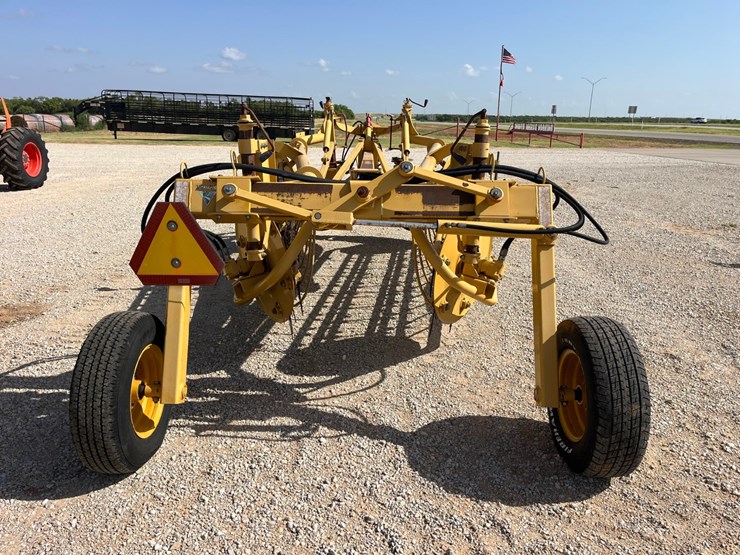 2007-vermeer-r2300-image-10