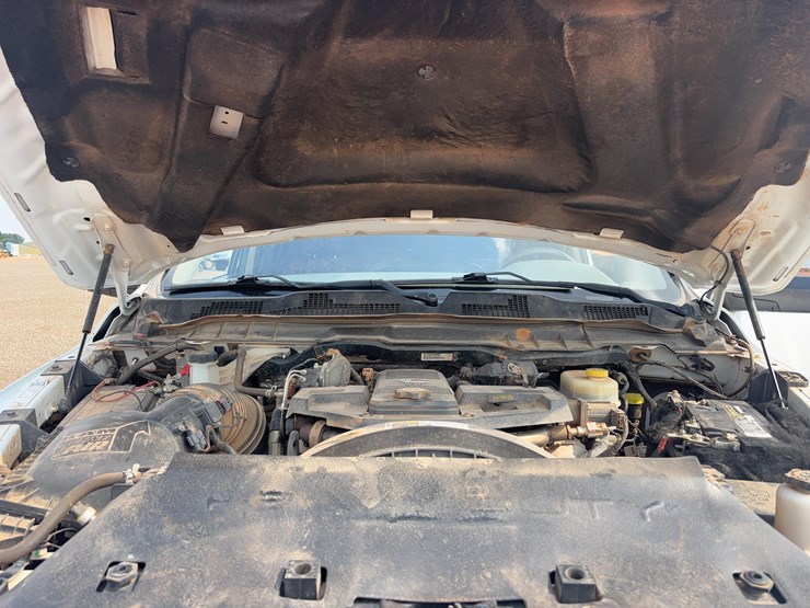 2016-dodge-3500-image-16