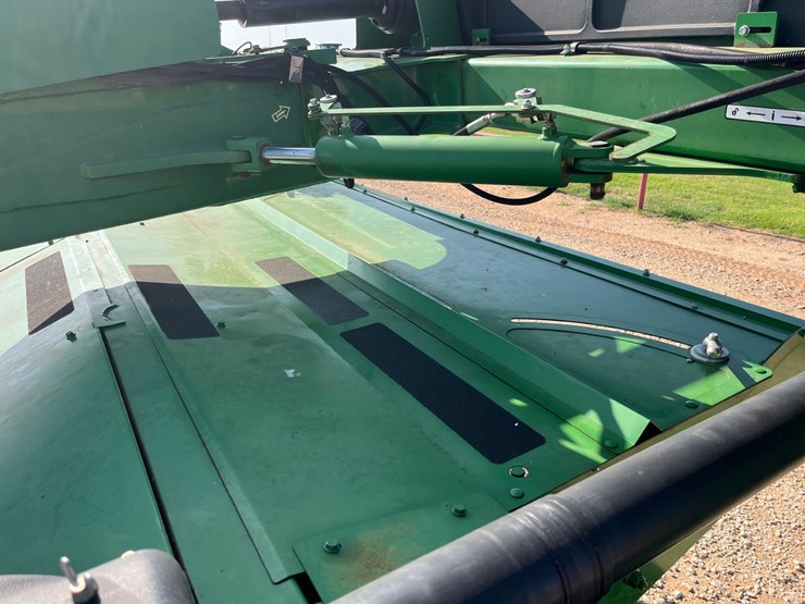 2016-john-deere-835-image-17