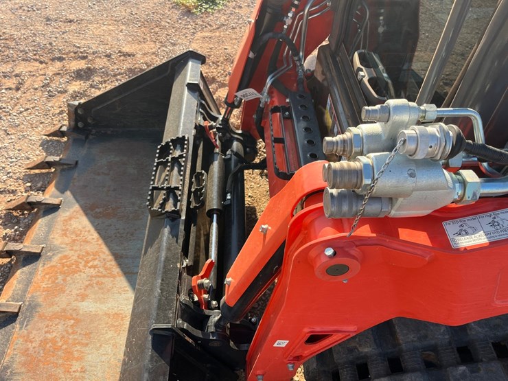 2022-kubota-svl65-2-image-4