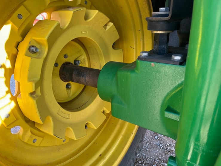 2014-john-deere-6210r-image-16