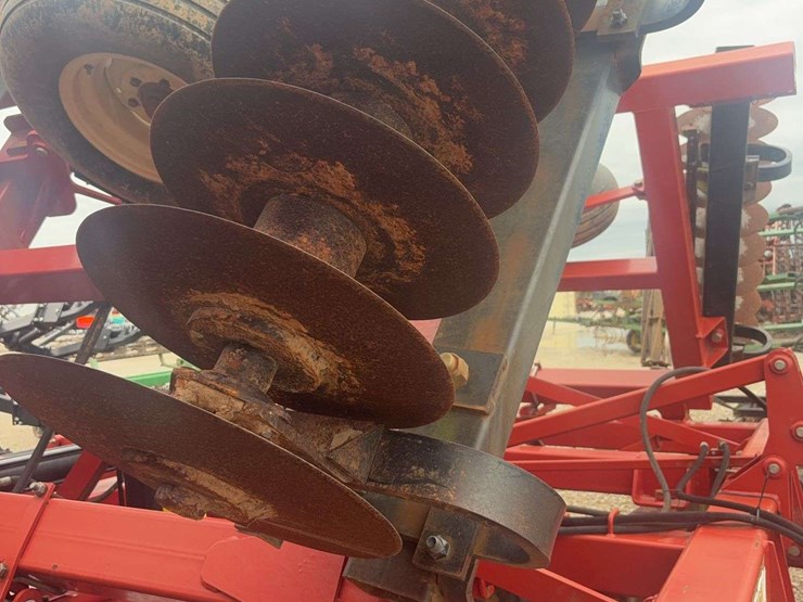 25ft-reel-disk,-levelly-bar,-5-bar-harrow,-single-rolling-basket,-tandem-axle,-19"-disc-blade-and-beater-bar.-image-16