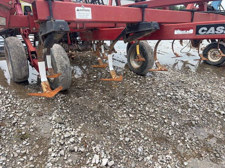 case-4300-field-cultivator-30ft,-5-bar-harrow-and-basket,-c-shank,-walking-tandems-image-3
