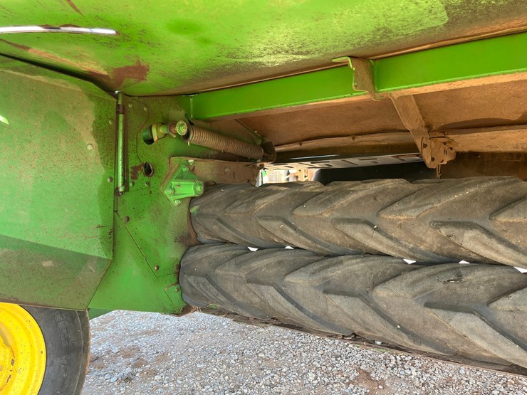 john-deere-835-image-17