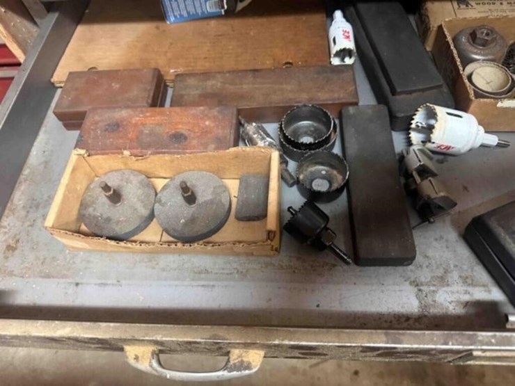 assorted-wood-working-bits-&-saws-image-1