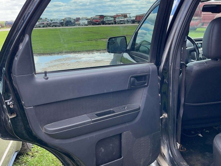 2010-ford-escape-image-12