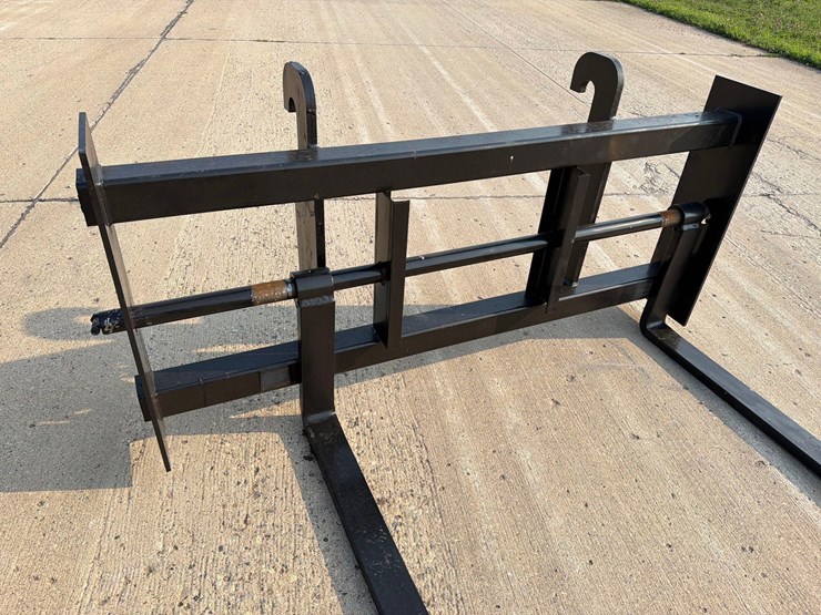 m&j-volvo-mount-pallet-forks-image-8