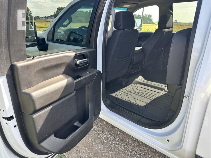 2021-chevrolet-silverado-2500hd-lt-image-24