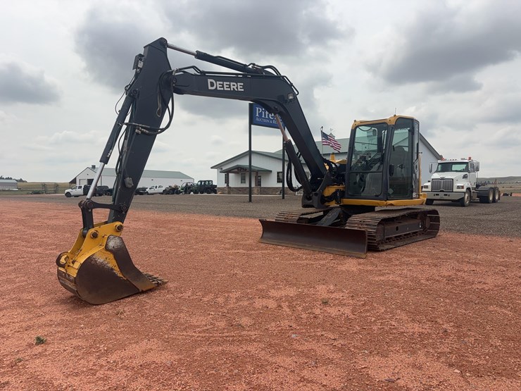 2017-deere-85g-image-1