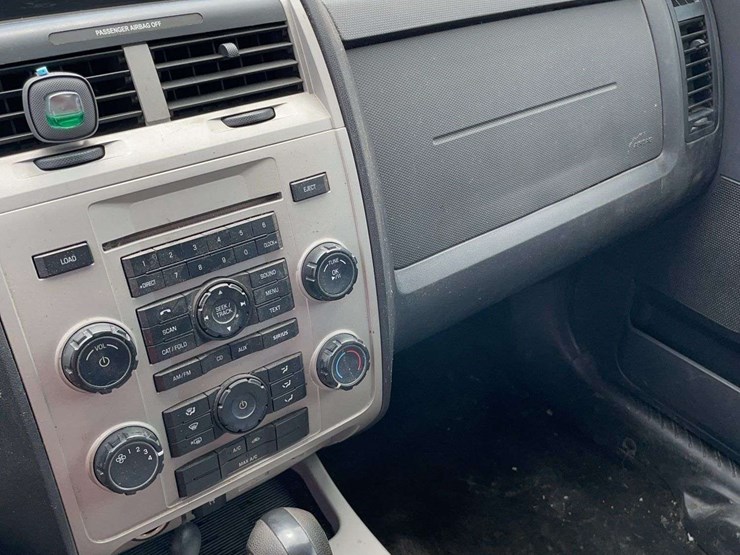 2010-ford-escape-image-6