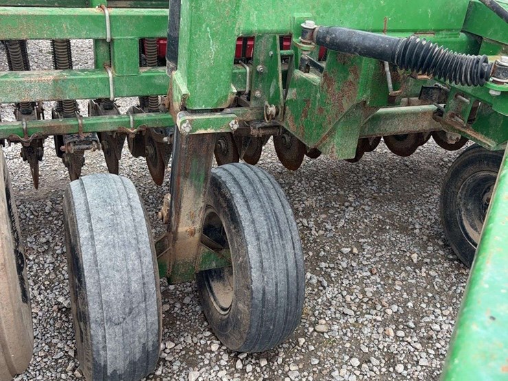 great-plains-15ft-no-till-drill,-7.5''-spacing,-narrow-press-wheels-in-box,-pull-type,-tandem-axle-image-20