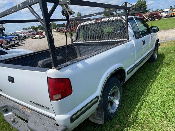 1998-chevrolet-s10-image-3