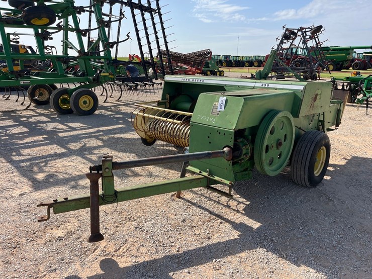 john-deere-336-image-11