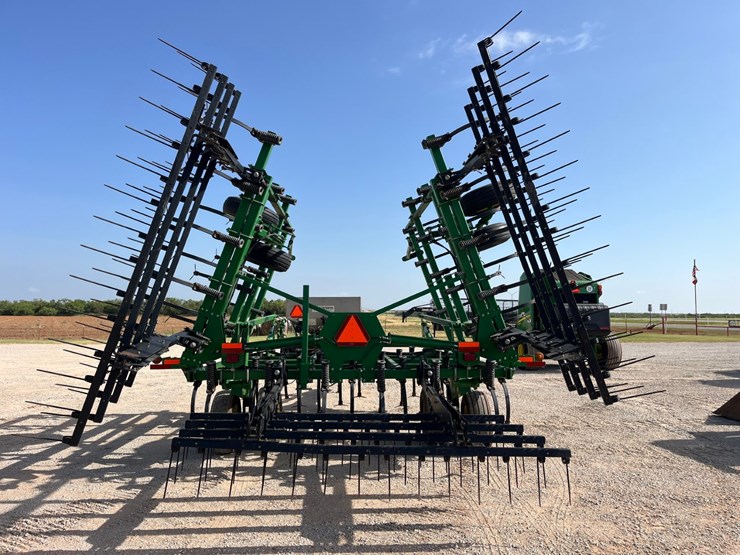 2013-john-deere-2210-image-10