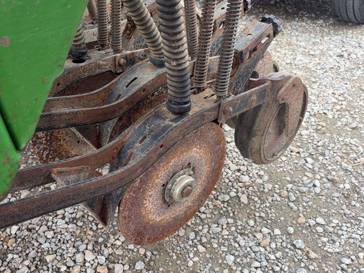 great-plains-15ft-no-till-drill,-7.5''-spacing,-narrow-press-wheels-in-box,-pull-type,-tandem-axle-image-9