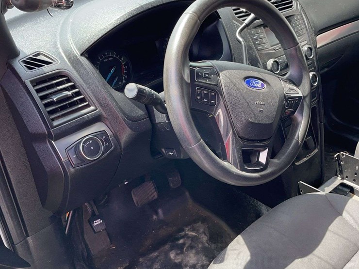2017-ford-explorer-image-5