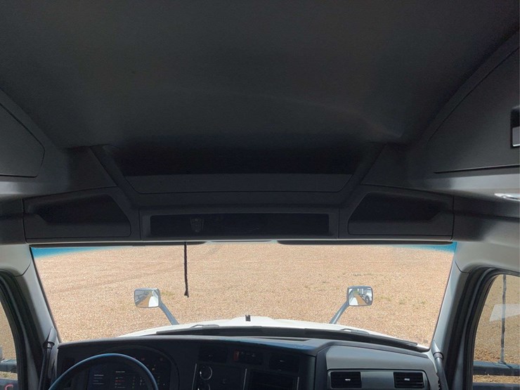 2022-kenworth-t680-image-35