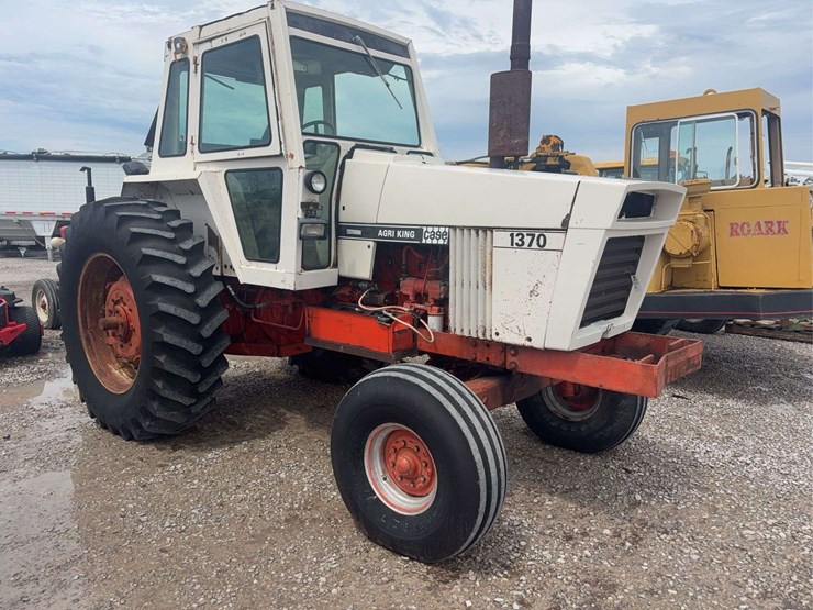 1370-case-tractor,-4716hrs,-small-1000pto,-3pt,-2-remotes,-20.8x38-tires,-s/n:-8740139-image-3