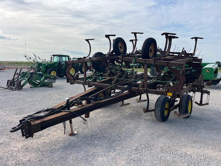 1988-john-deere-610-image-1