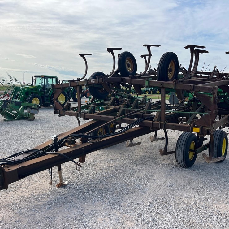 1988 JOHN DEERE 610