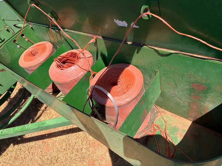 john-deere-336-image-4