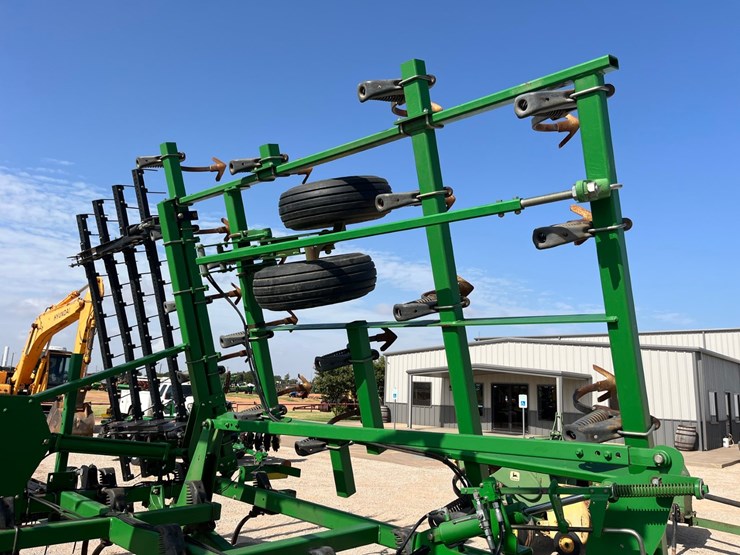 2013-john-deere-2210-image-19