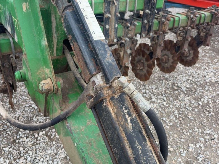 great-plains-15ft-no-till-drill,-7.5''-spacing,-narrow-press-wheels-in-box,-pull-type,-tandem-axle-image-18