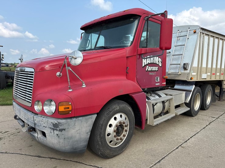 1999-freightliner-columbia-semi-truck-image-1