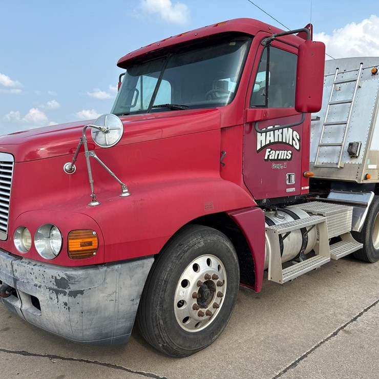 1999 Freightliner Columbia Semi Truck