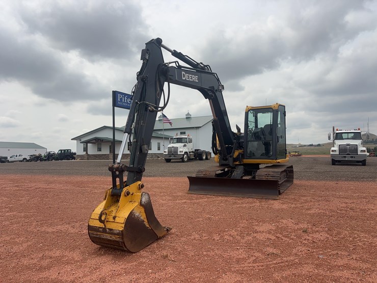 2017-deere-85g-image-2