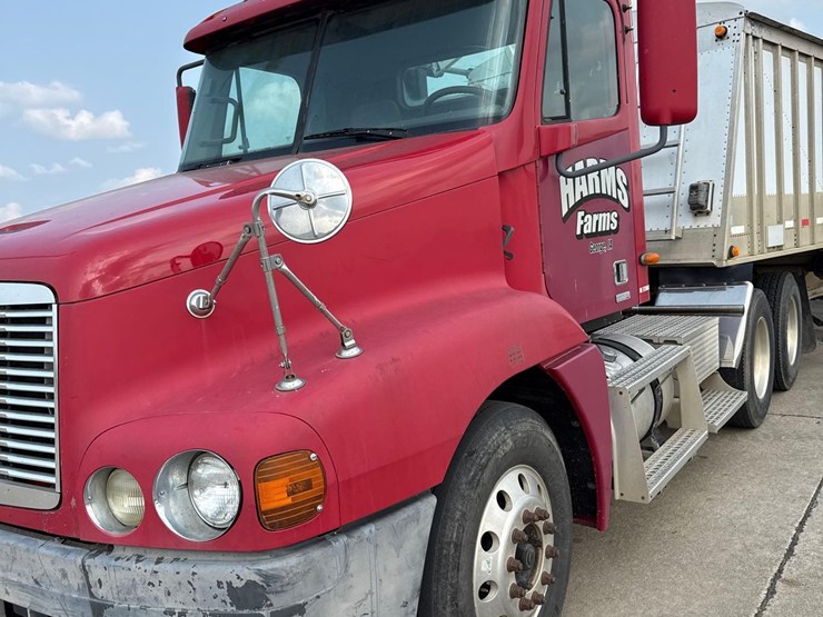 1999-freightliner-columbia-semi-truck-image-26