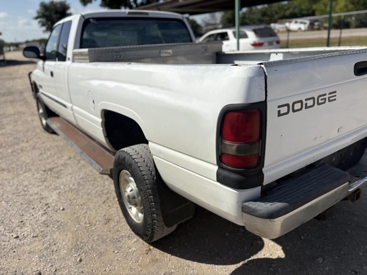 2001-dodge-2500-image-6