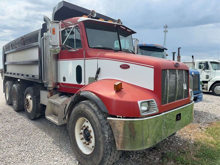 2002-peterbilt-330-image-1